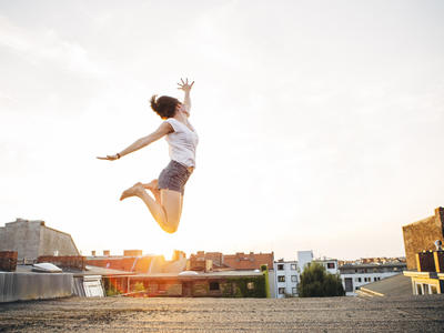 iStock meisje op dak