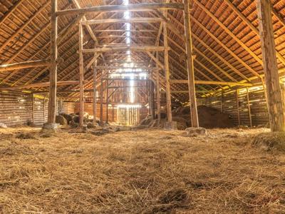 Oude boerderij met stro, bron: Shutterstock, Kingcraft